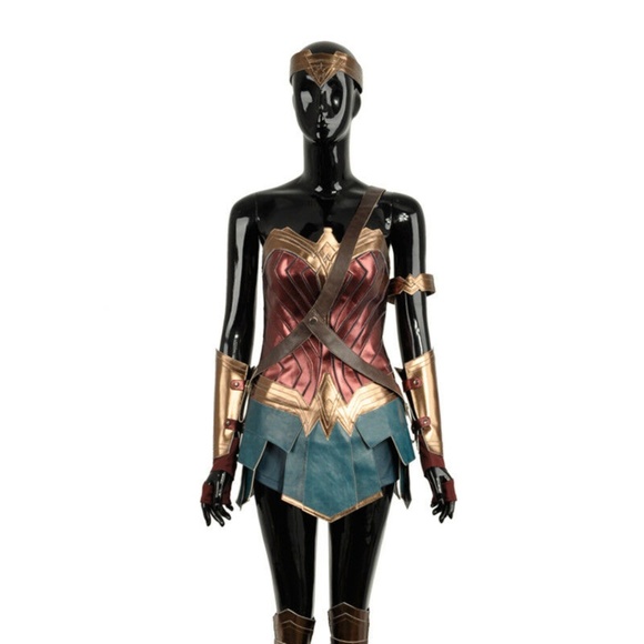 High Quality Wonder Woman Cosplay - Picture 2 of 5